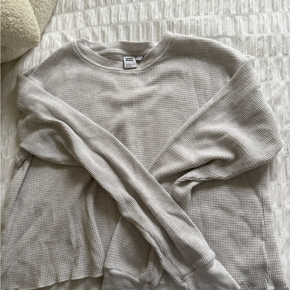 Aritzia Light Gray Waffle Knit Long Sleeve Tee